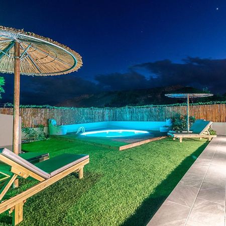Cozy House With Pool Near Beach Gazi エクステリア 写真