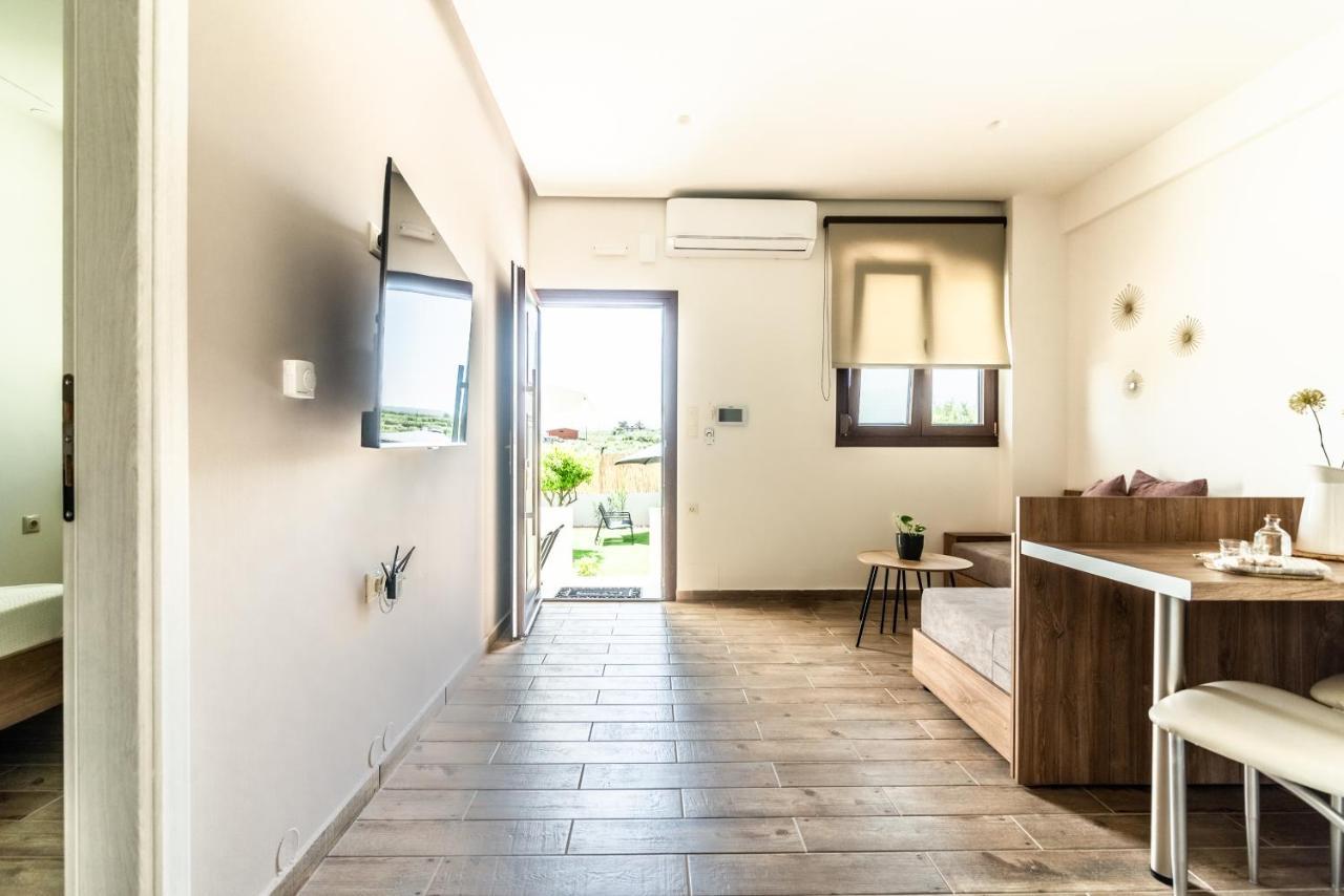 Cozy House With Pool Near Beach Gazi エクステリア 写真