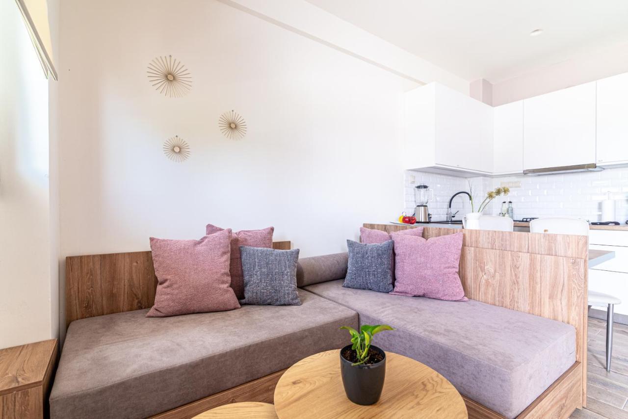 Cozy House With Pool Near Beach Gazi エクステリア 写真