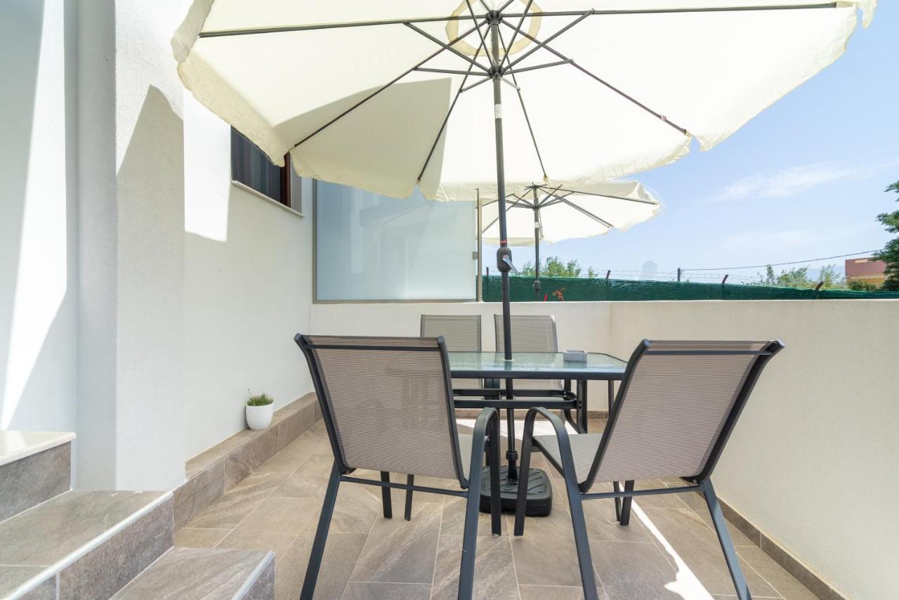 Cozy House With Pool Near Beach Gazi エクステリア 写真