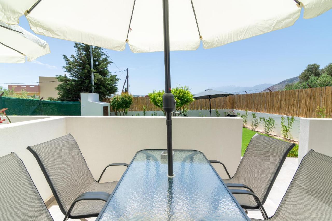 Cozy House With Pool Near Beach Gazi エクステリア 写真