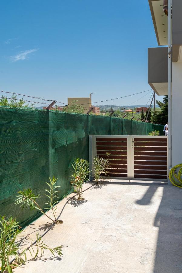 Cozy House With Pool Near Beach Gazi エクステリア 写真