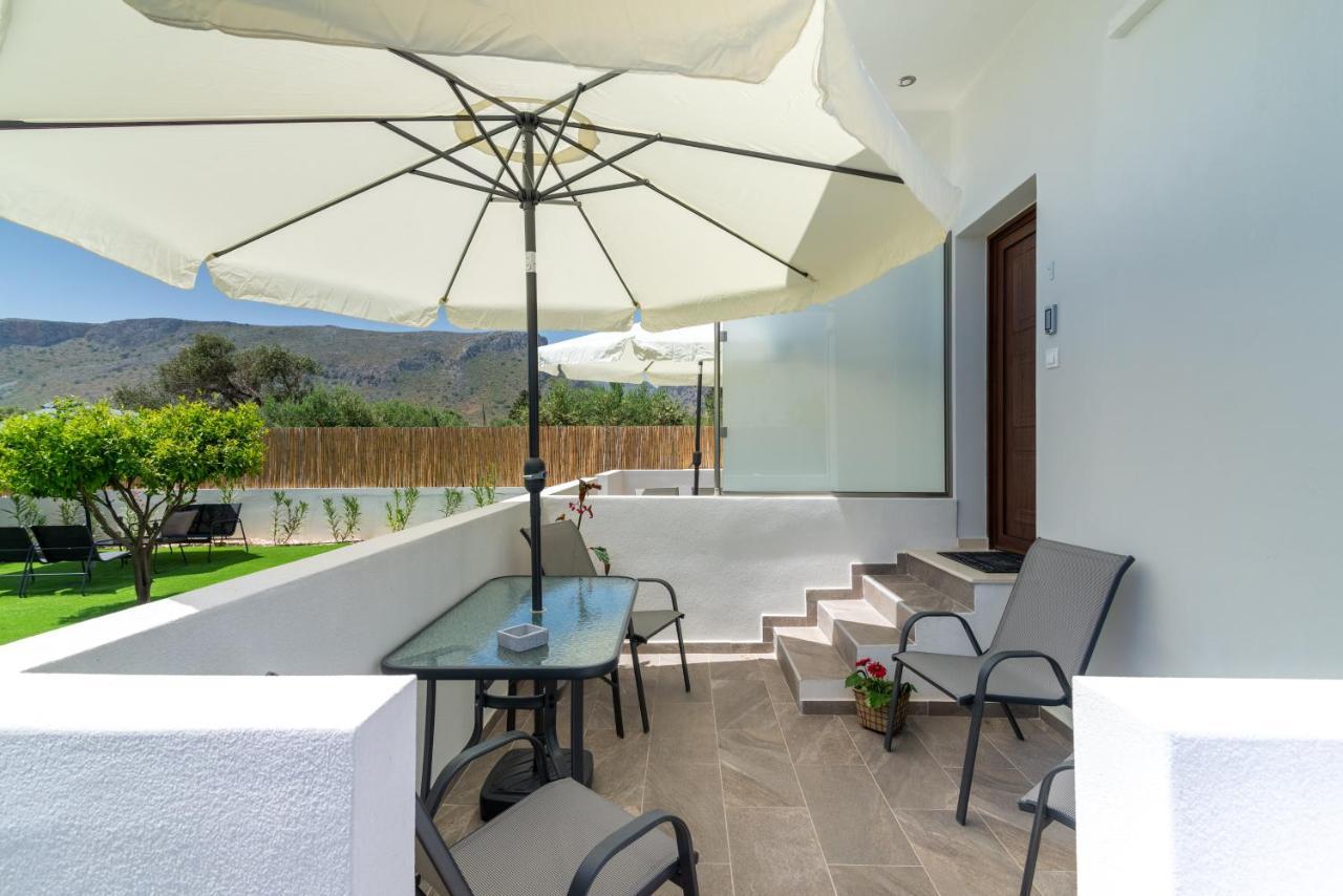 Cozy House With Pool Near Beach Gazi エクステリア 写真