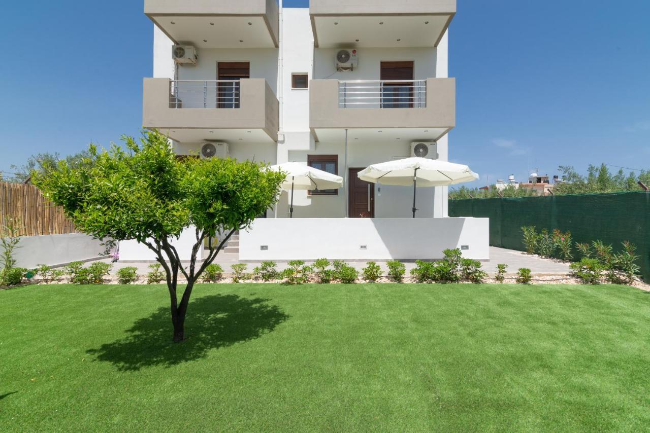 Cozy House With Pool Near Beach Gazi エクステリア 写真