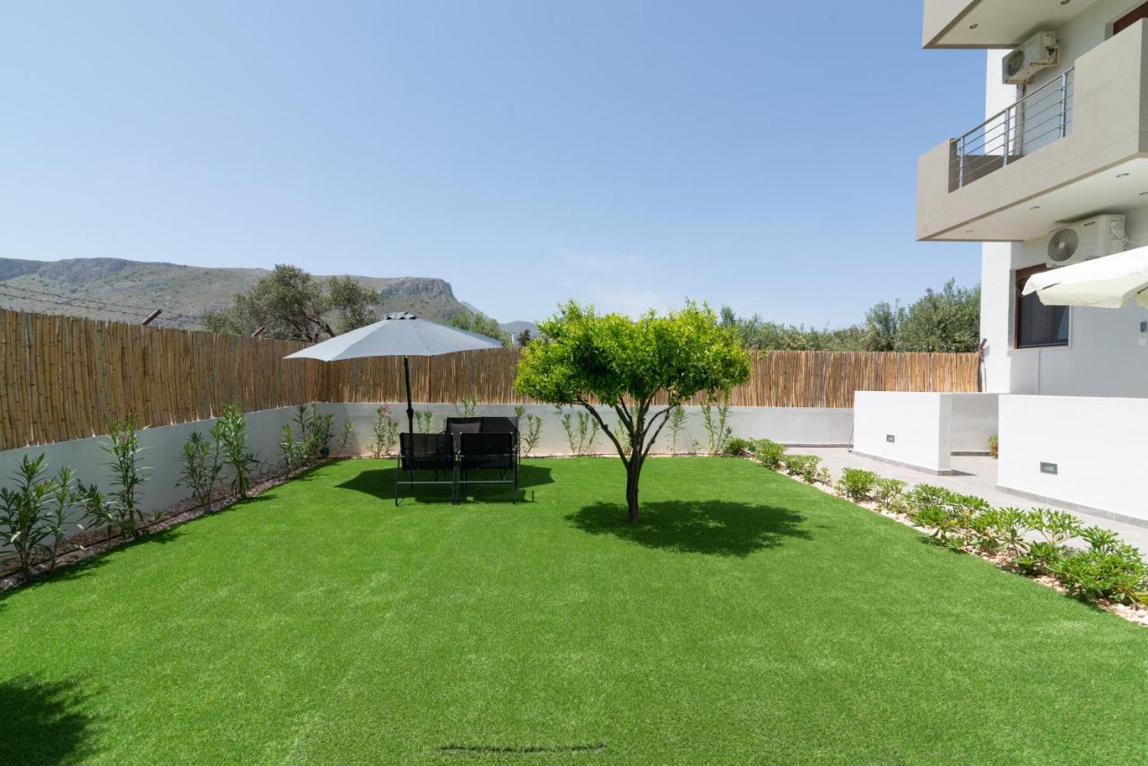 Cozy House With Pool Near Beach Gazi エクステリア 写真