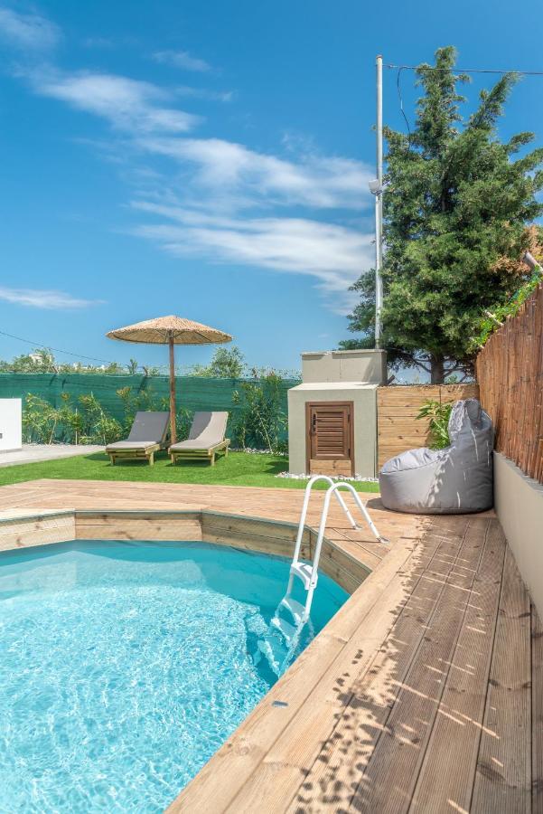 Cozy House With Pool Near Beach Gazi エクステリア 写真