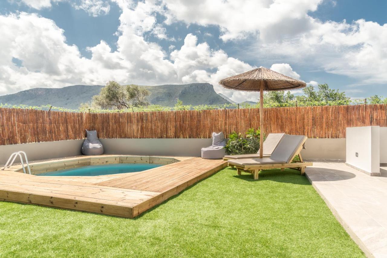 Cozy House With Pool Near Beach Gazi エクステリア 写真