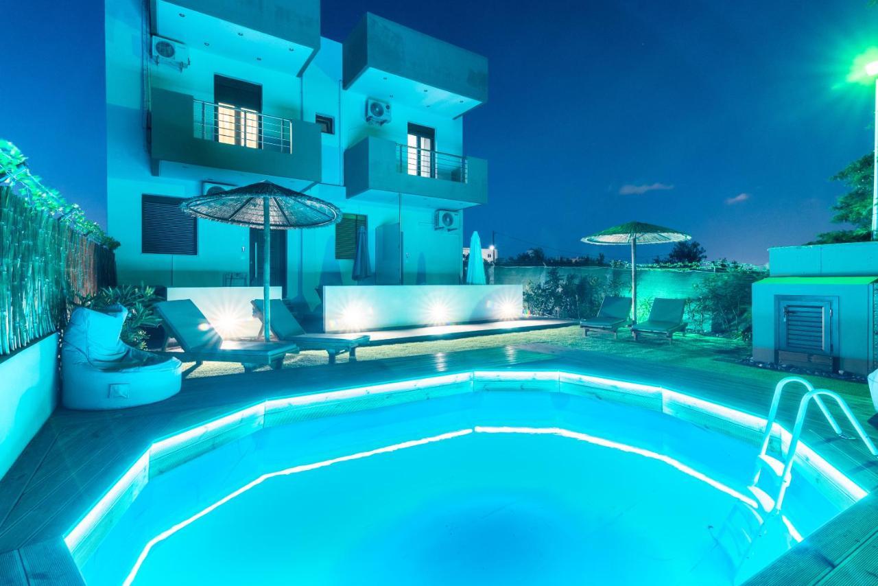Cozy House With Pool Near Beach Gazi エクステリア 写真