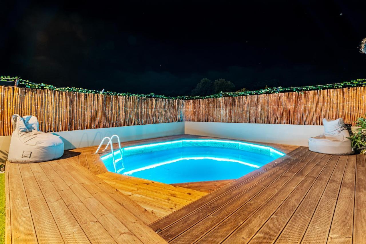 Cozy House With Pool Near Beach Gazi エクステリア 写真