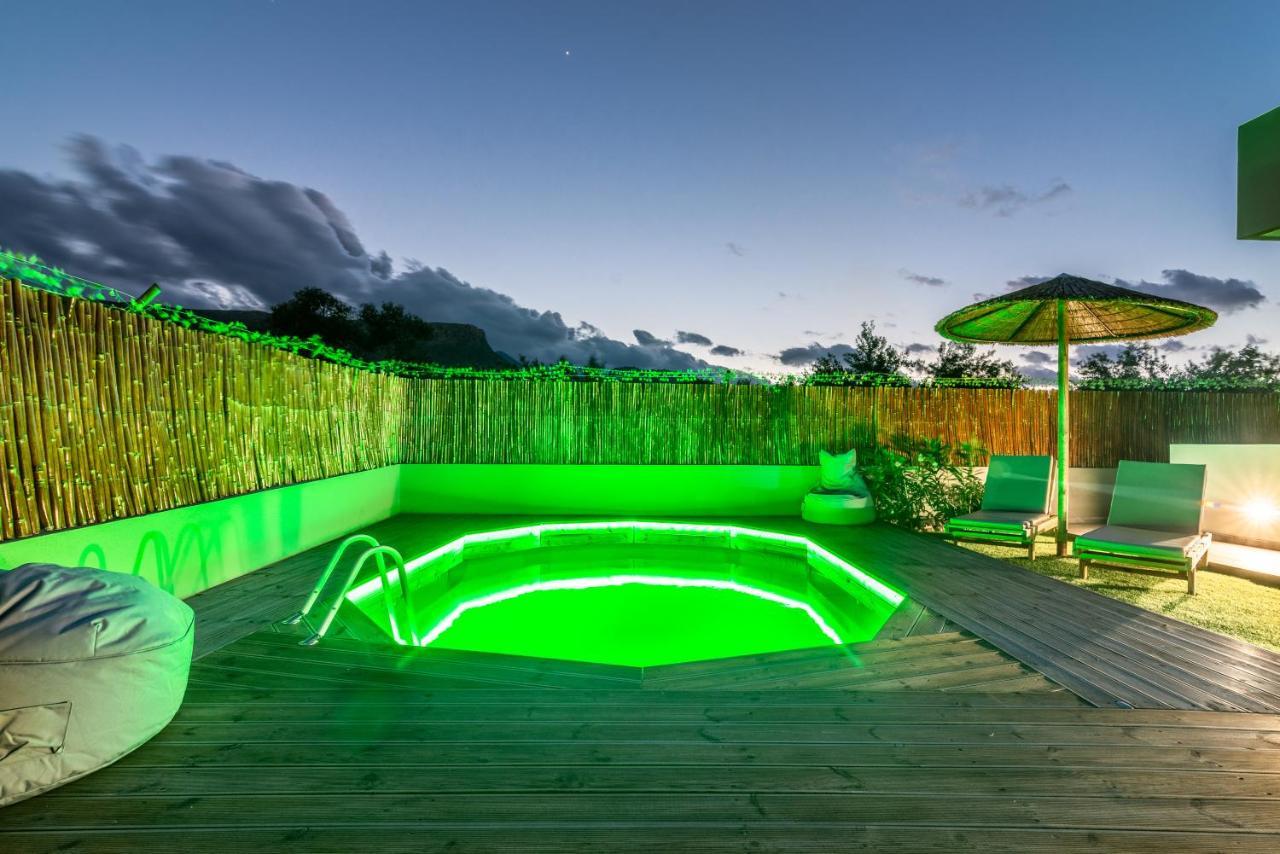 Cozy House With Pool Near Beach Gazi エクステリア 写真