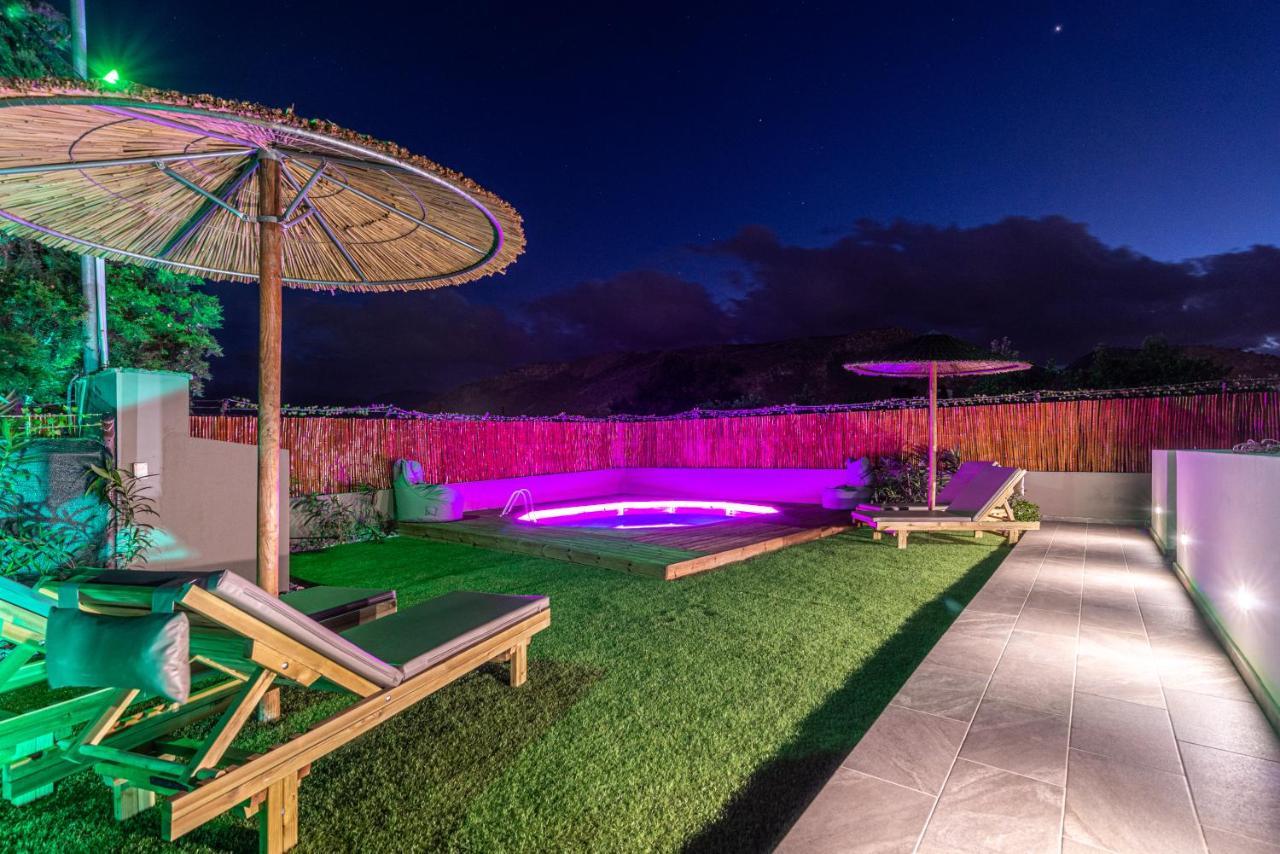 Cozy House With Pool Near Beach Gazi エクステリア 写真