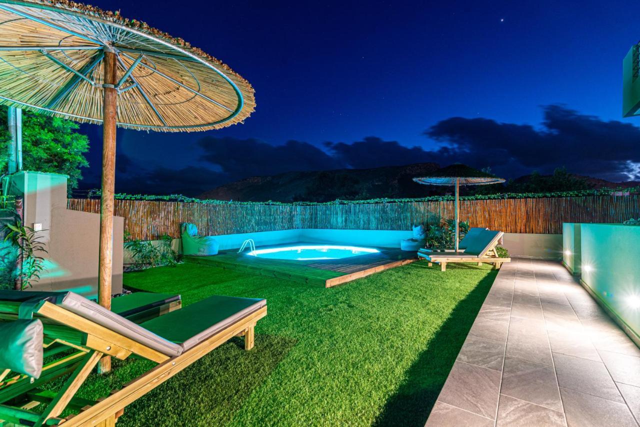 Cozy House With Pool Near Beach Gazi エクステリア 写真
